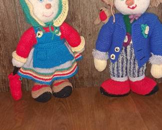 Large assortment of crocheted dolls in varying sizes… Super cute & clean!