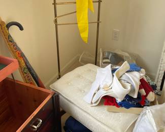 Bench, butler/dressing form