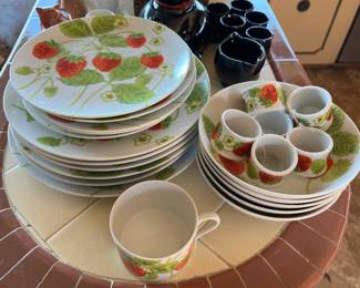 Fitz & Floyd "Wild Strawberry" partial set