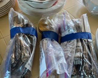 More flatware sets