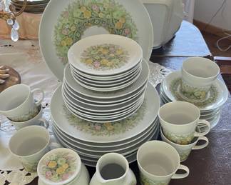 Noritake "Bimini" - service for 8, plus service platter, creamer & sugar