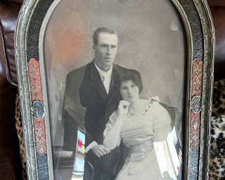 Convex bubble glass - beautiful frame!