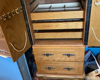 Jewelry chest