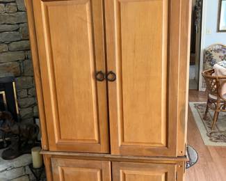 Entertainment cabinet