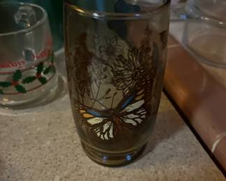 AMBER GLASS WITH BUTTERFLY AND FLOWERS