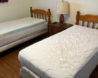 ADJUSTABLE TWIN BEDS