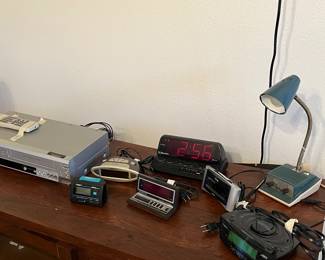 VINTAGE LAMP W/AM RADIO