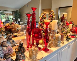 Tons of fantastic Holiday here!