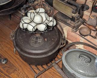 Griswold Cast Iron Dutch Oven