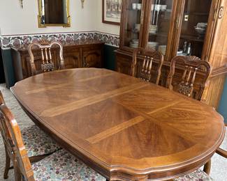 $695. THOMASVILLE Oak Continental Style THOMASVILLE Dining Room Set.