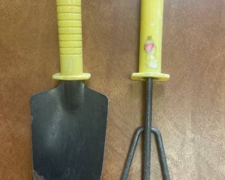 Gardening hand trowel and 3 claw rake,  was $5, NOW $3
