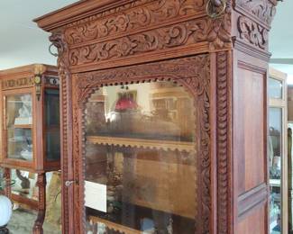Upper portion of the French hunt cabinet