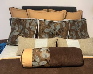 Custom bedding $200 all
