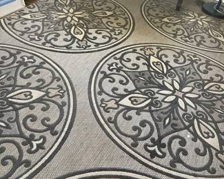 Modern rug in grays 