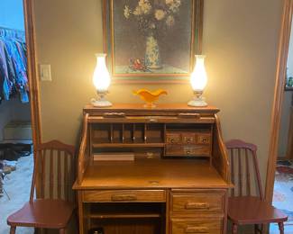 Small roll top desk, 2 small accent chairs and several milk glass lamps 