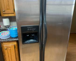 Frigidaire stainless refrigerator/freezer 