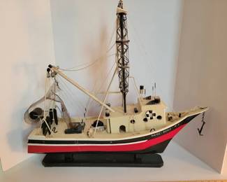 Large model boat