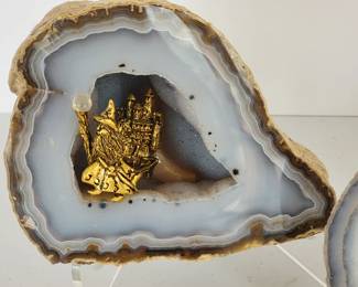 Figure accents on geodes