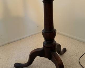 Mahogany flip-top tea table  c.1790