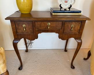Baker Queen Anne-style lowboy                                                       28"h x 32"w x 16"d