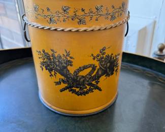 Vintage yellow Italian vase  7"h x 6" diameter