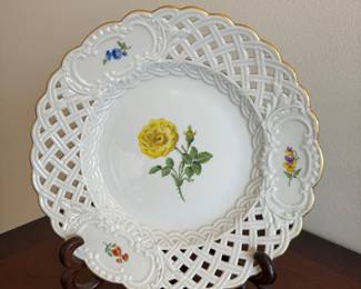 Meissen reticulated plate       8.5" diameter