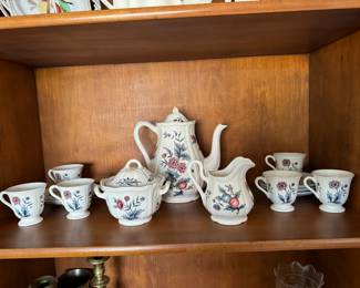 Wedgwood "Williamsburg Potpourri" tea set 