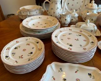 5 dinner plates
2 lg. rimmed soup bowls
8 salad plates
7 bread plates
5 cups
8 saucers
1 mug
3 cereal (?) bowls
5 berry bowls
2 lg. serving bowls
1 rice (?) bowl
butter dish
gravy boat
salt/pepper
sugar/creamer
teapot 
coffee pot
2 small oval platters
square plate 
covered casserole
