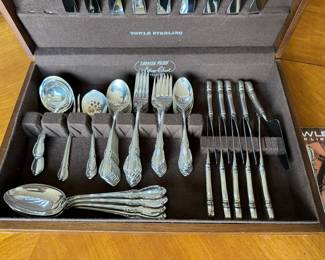 Towle "Legato" sterling flatware service       66 pieces              2266 grams  