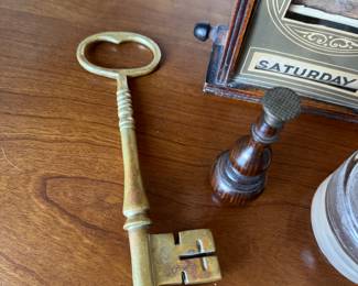 Brass key  8"