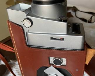 KODAK ZOOM 8 REFLEX MOVIE CAMERA AUTOMATIC F 1.9 LEATHER CASE