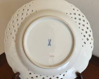 Meissen reticulated plate       8.5" diameter