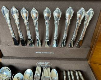 Towle "Legato" sterling flatware service       66 pieces              2266 grams  
