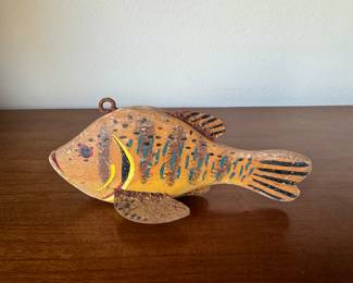 Vintage fishing lure   2.5"h x 5.5" long