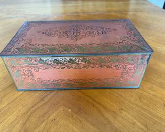 Antique biscuit tin                                                                              4"h x 10.75" long x 6.75" d