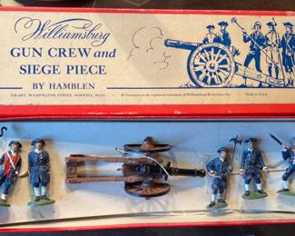Hamblen Williamsburg Gun Crew in box - one soldier's is detached