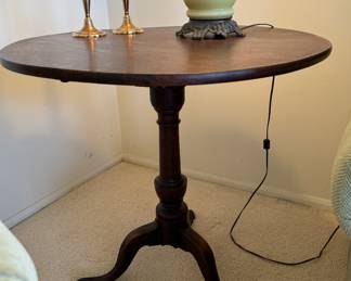 Mahogany flip-top tea table  c.1790