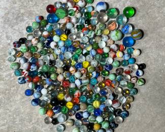 LARGE LOT GLASS MARBLES | Large lot of colorful glass marbles