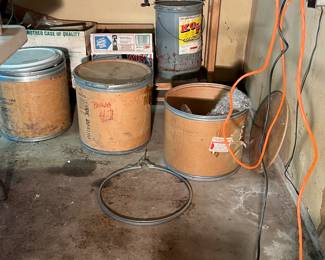 Small, empty barrels with lids