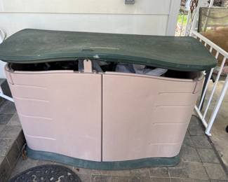 Outdoors storage bin