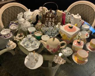 Adorable Tea Pots & Tea Sets. 