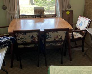 Dining room set.  6 chairs w/ leaf