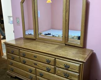 Oak dresser - great condition 