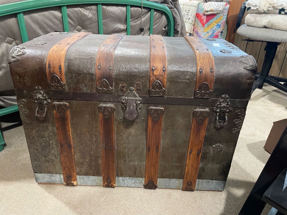 1800s steamer trunk