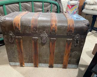1800s steamer trunk