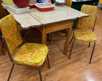 6 Retro Chairs 