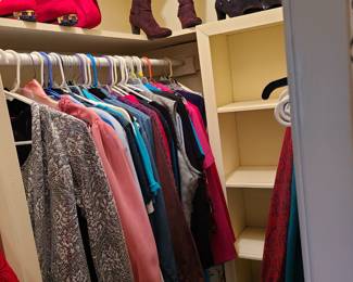 Lots of Ladies Dressy Dresses.suits.
Blouses..purses..
 boots  etc..