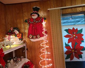 Lots of Vtg lighted Displays...
Ornaments..
Decorations