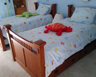 Beautiful set of trundle beds (4 beds all together) or they can be used for Bunk Beds. It comes with side rails and a ladder for the top bunk.