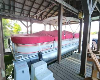 2003 20ft Harris Pontoon Boat with 50hp Mercury Bigfoot, has depth finder and gps, life vests, tubing and rope.     Does not have trailer.